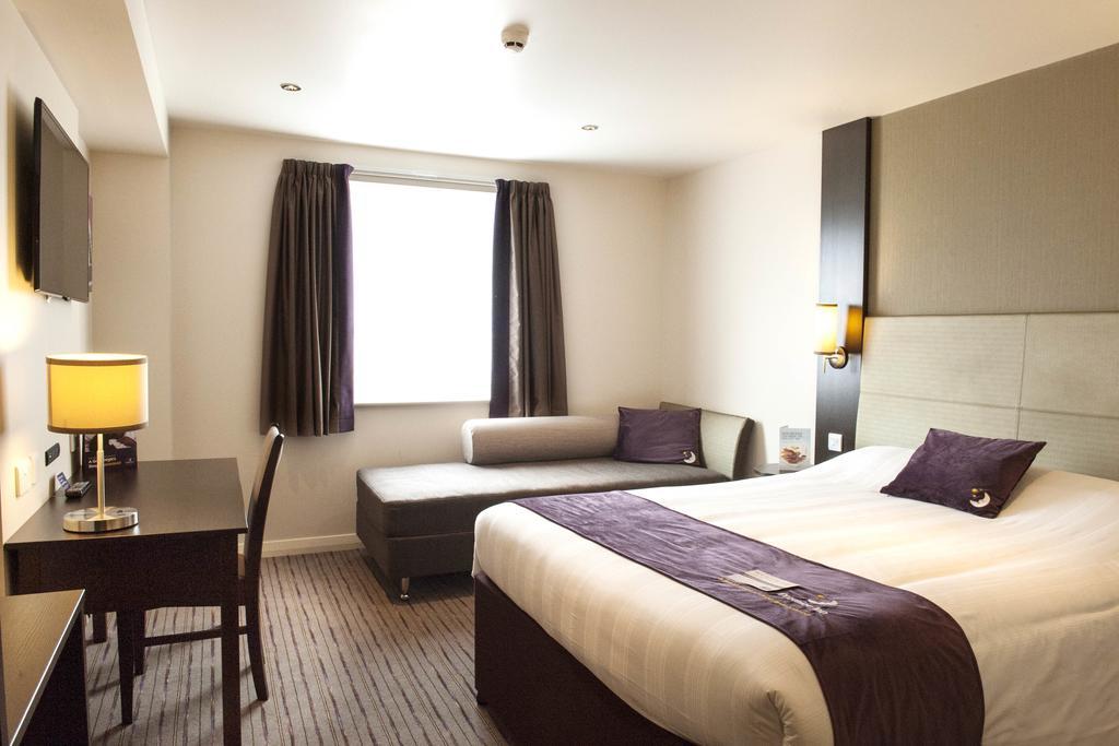 Premier Inn Aberdeen Airport - دايس الغرفة الصورة