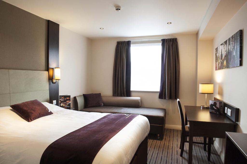 Premier Inn Aberdeen Airport - دايس الغرفة الصورة