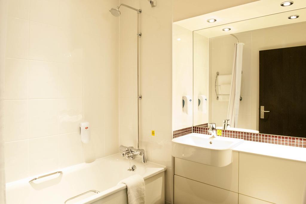 Premier Inn Aberdeen Airport - دايس الغرفة الصورة